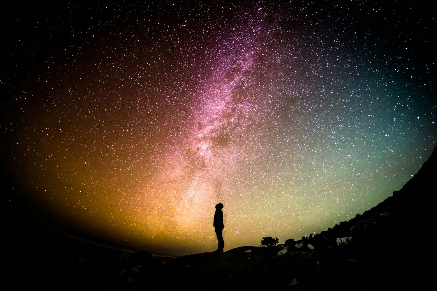 星空图片背景图壁纸，把宇宙装进屏幕，让每一天都像在仰望星河