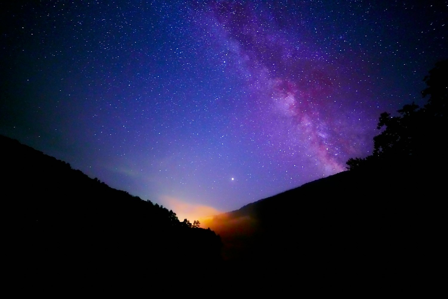 星空图片高清大图，用一台相机和一个晴夜，把银河搬进卧室
